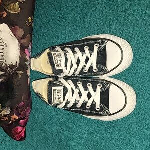 Women’s Size 6 Black Converse All Star Low-Tops